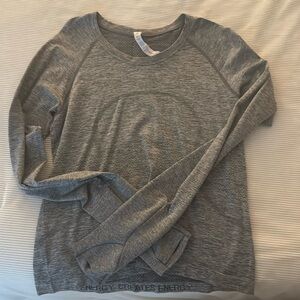 Lululemon gray long sleeve swiftly tech size 8